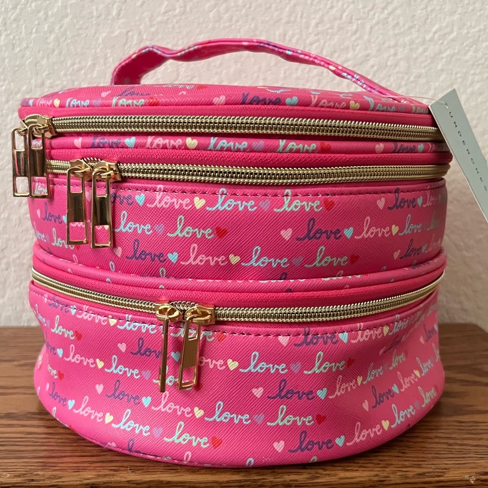 Makeup case with hearts 💜💛💚